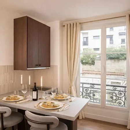 Splendid Near Bercy Apartment