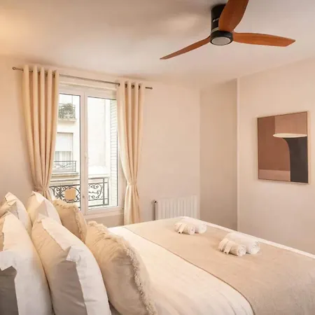 Splendid Near Bercy Apartment